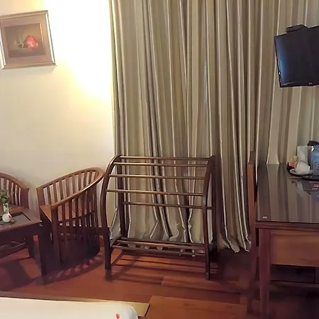 Daffodils Hotel 2*