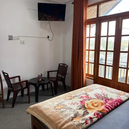 Creek View Hotel *