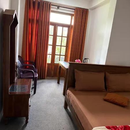 Creek View Hotel *