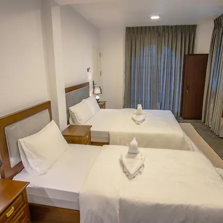 Liyons Hotel