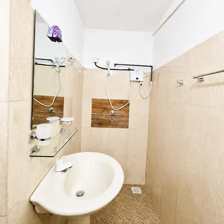 Rudhras Guest house Nuwara Eliya