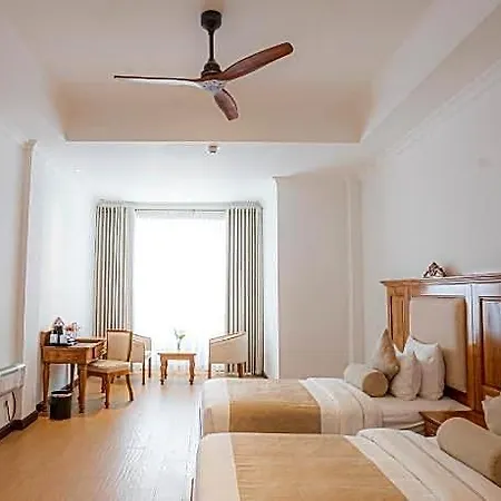 Araliya Red -