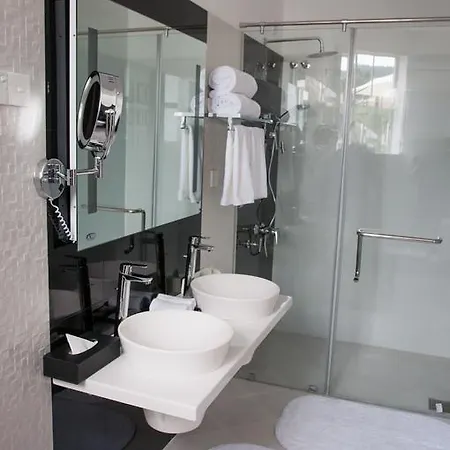 Albany Hotel