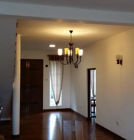 Lake View Bungalow - Nuwara Eliya