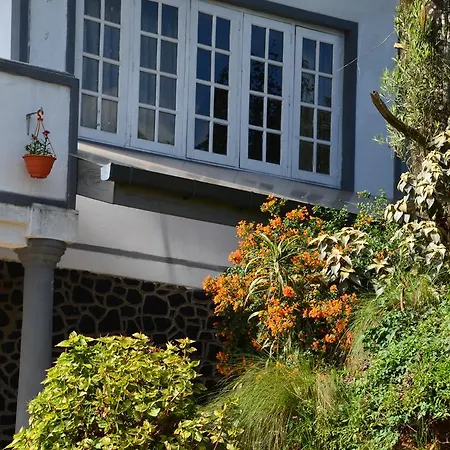 Yoho Spring Garden Bed & Breakfast
