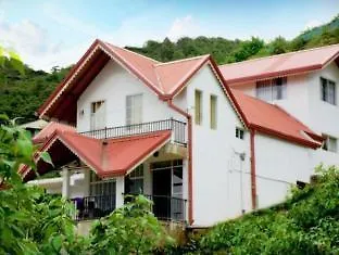 Aika White Bungalow Guest house