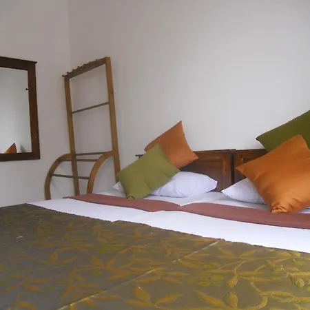Golden Wings Homestay *