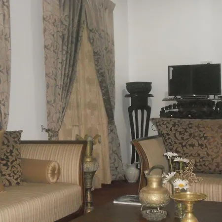 Golden Wings Homestay *