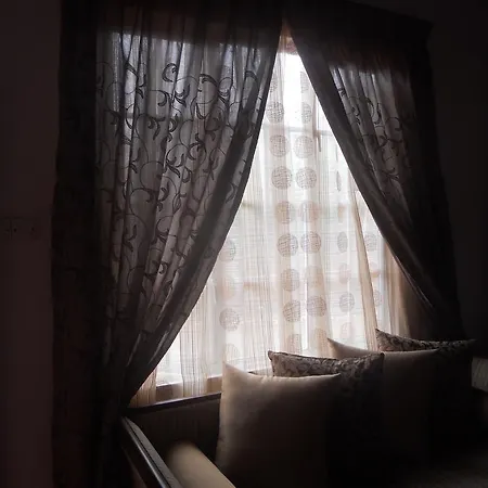 Golden Wings Homestay *
