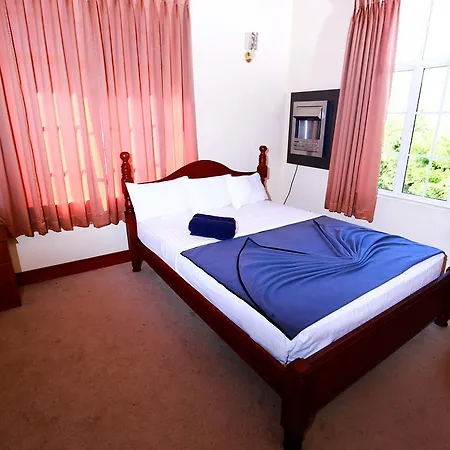 Nioka Luxury Holiday Bungalow Villa *