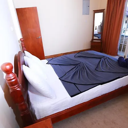 Villa Nioka Luxury Holiday Bungalow Nuwara Eliya