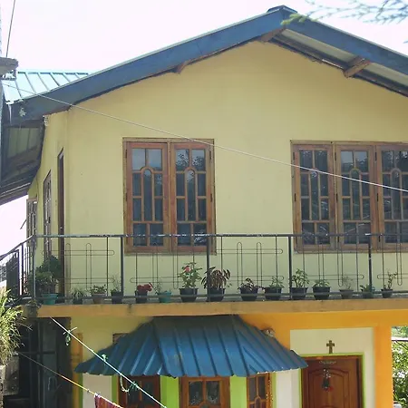 Sajini Adventurestours And Accomadations Homestay *