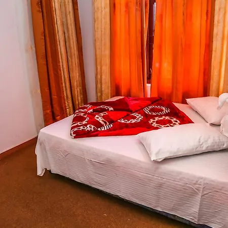 Red Star Hotel Homestay