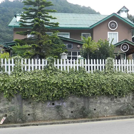 Eeescart Nuwaraeliya Hotel