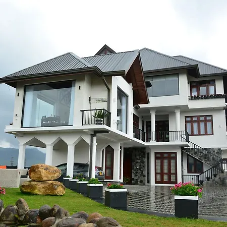 Mount Royal Villa *