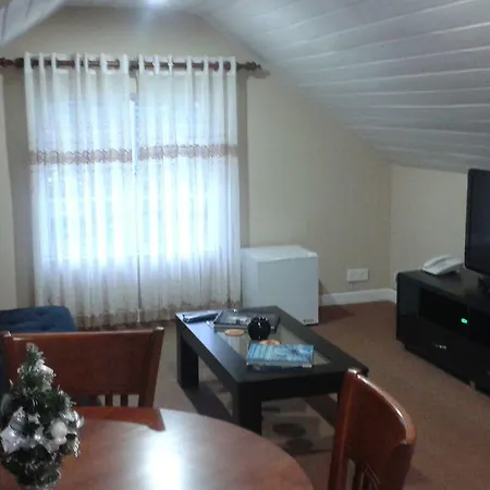 Hazzlewood Lodge *