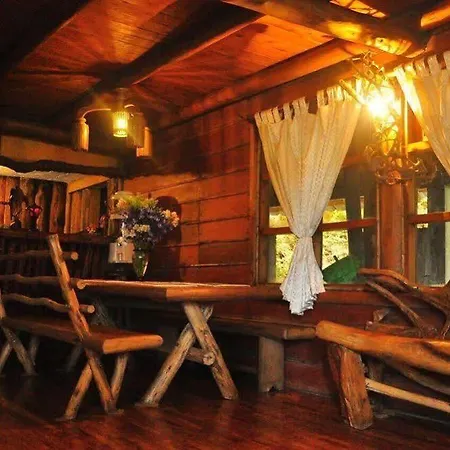 Hotel The Log Nuwara Eliya