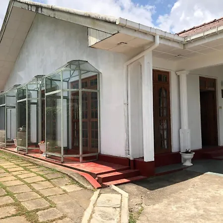 Hotel Royal Garden Nuwara Eliya