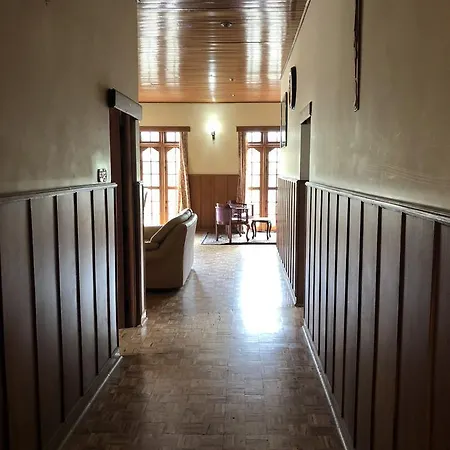 Hotel Royal Garden Nuwara Eliya