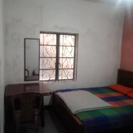 Salsburry Holiday Guest house *