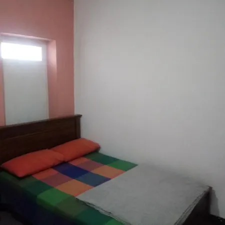 Salsburry Holiday Guest house *