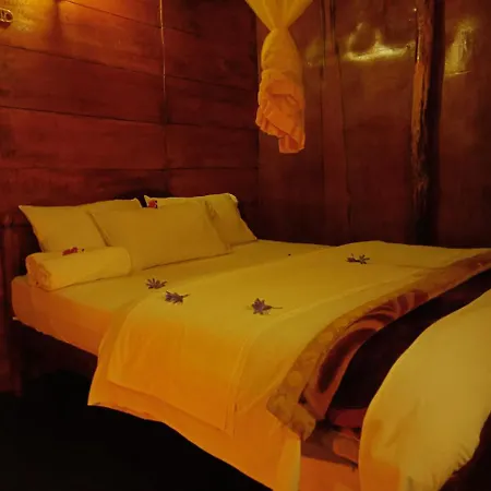 Moon Plains Forest Log Chalet *