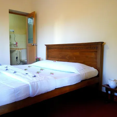 Crown - Hotel Nuwara Eliya
