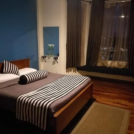 Endeavor Hills Holiday Bungalow Bed & Breakfast *