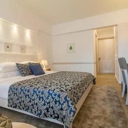 The Lynden Grove Hotel 4*