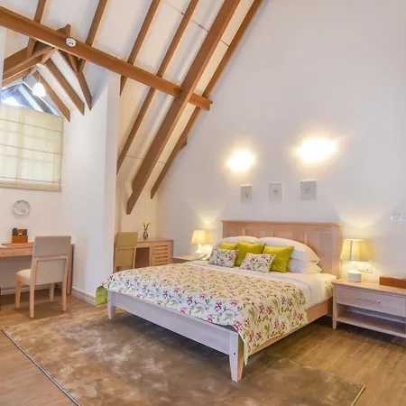Hotel The Lynden Grove