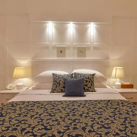 The Lynden Grove 4*