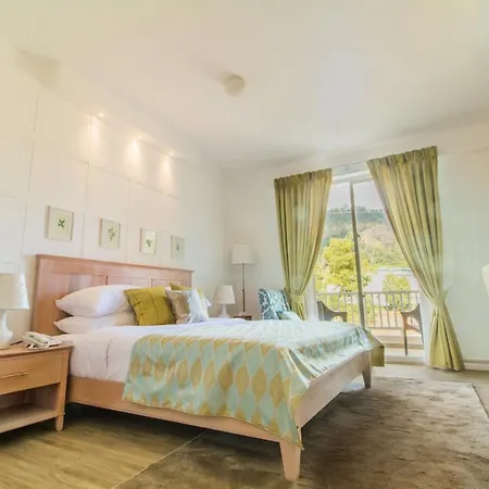 The Lynden Grove 4*