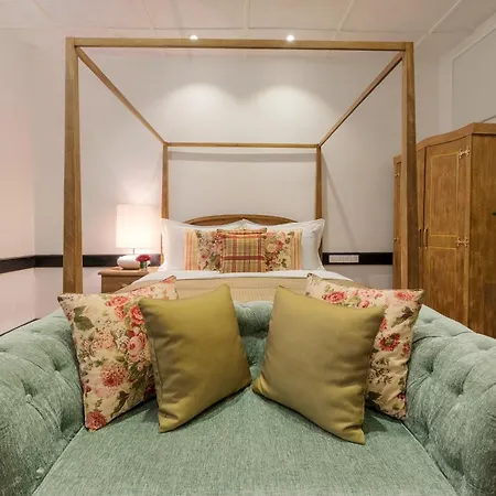 Oliphant Boutique By Amaya *