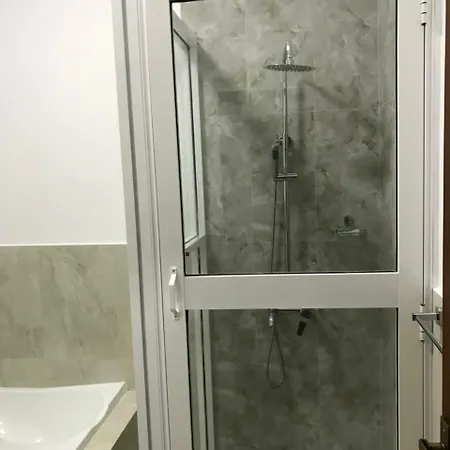 Regal Rose Luxury Apartment *