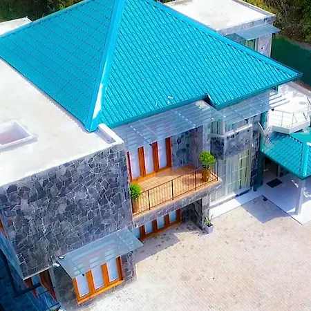 Hummingbird Hill Villa *