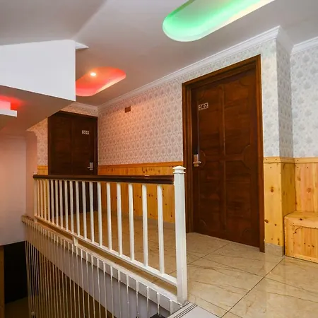 Hotel Galaxy Grand Nuwara Eliya
