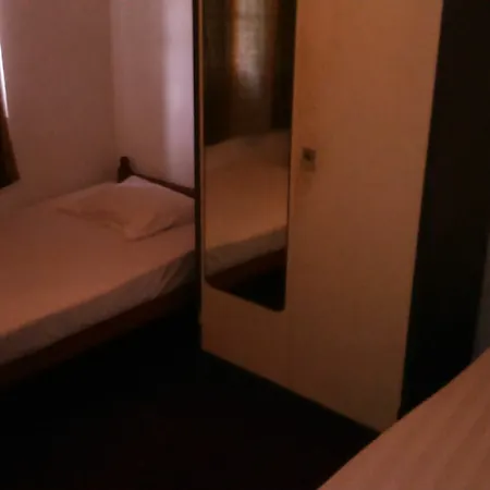 Crown Homestay *