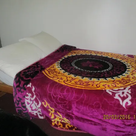 Crown Homestay *
