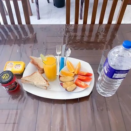 Y2k Holiday Hotel 3*