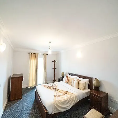 Hotel Tudor Barn 5*