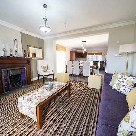 Hotel Tudor Barn 5*