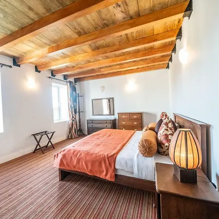 Hotel Tudor Barn 5*