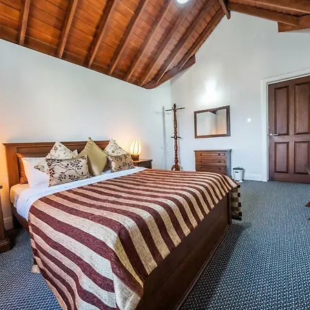 Hotel Tudor Barn 5*