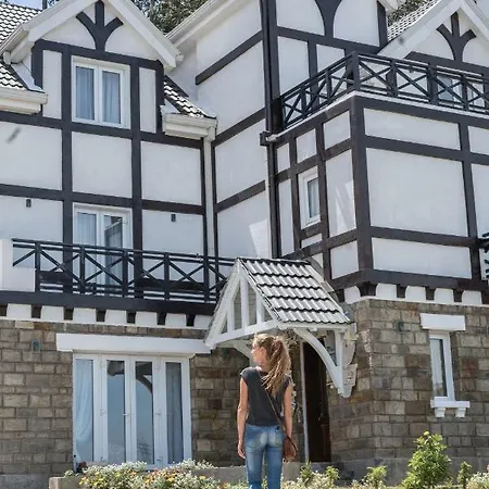 Tudor Barn Hotel 5*