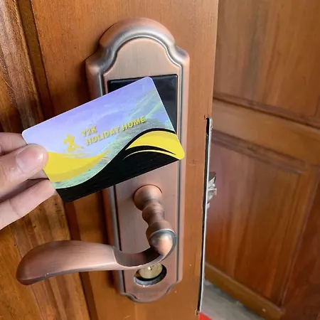 Y2k Holiday Hotel