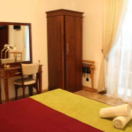 Regal Rose Luxury Apartment *