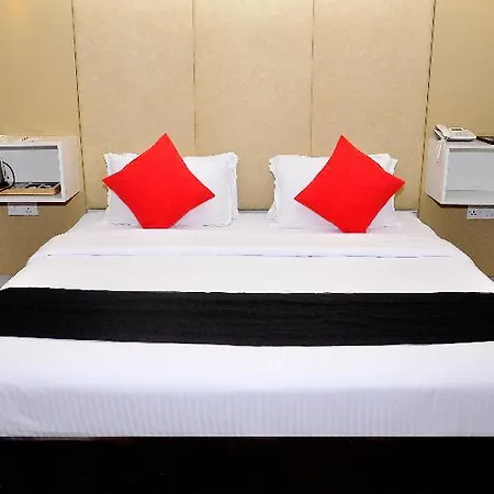 Capital O 281 Laa Adams Hotel 3*