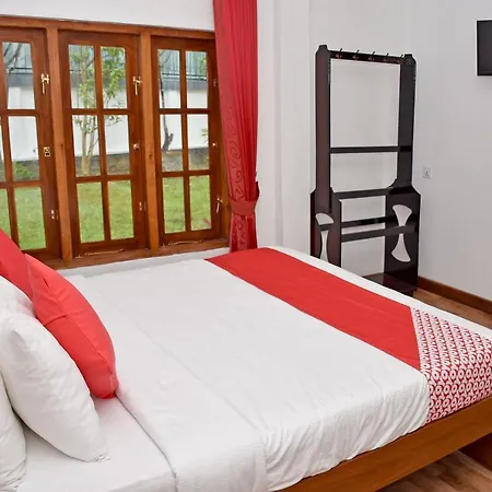 Hotel Oyo 476 Bloomfield 3*