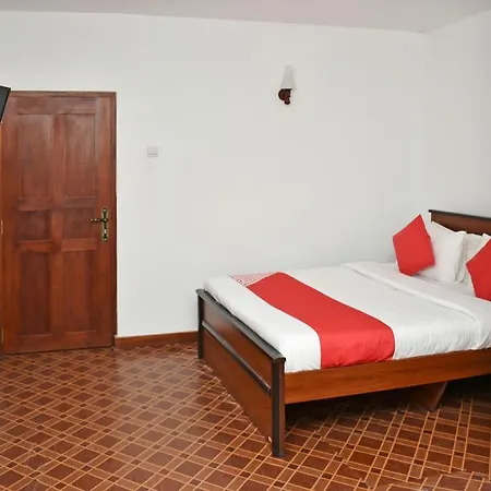 Oyo 476 Bloomfield Hotel