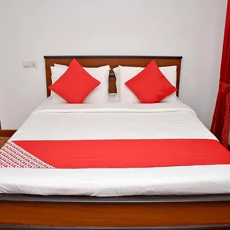 Hotel Oyo 476 Bloomfield 3*